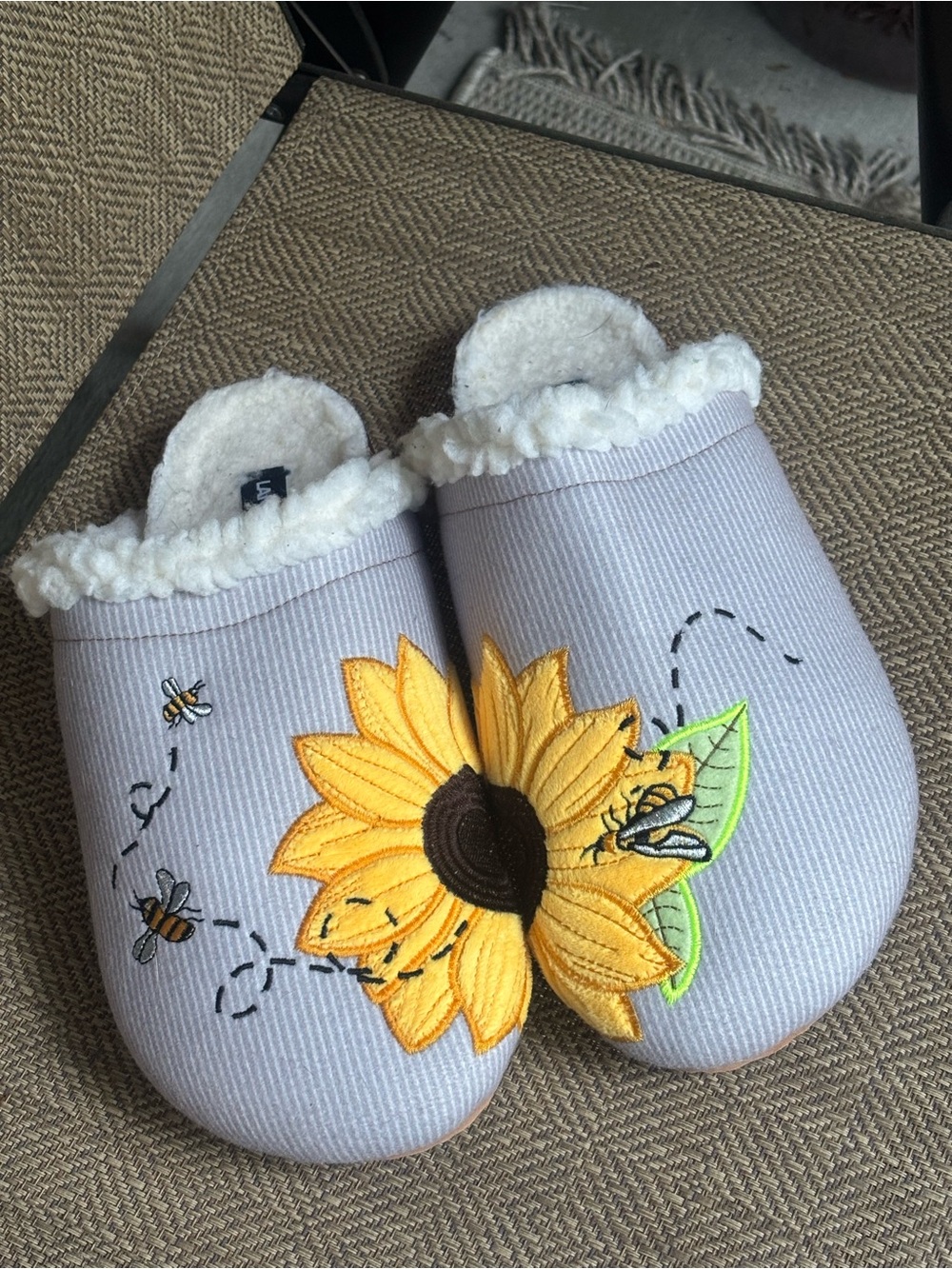 Lands' End Size 10B Slippers with Sunflower & Bee Embroidery
